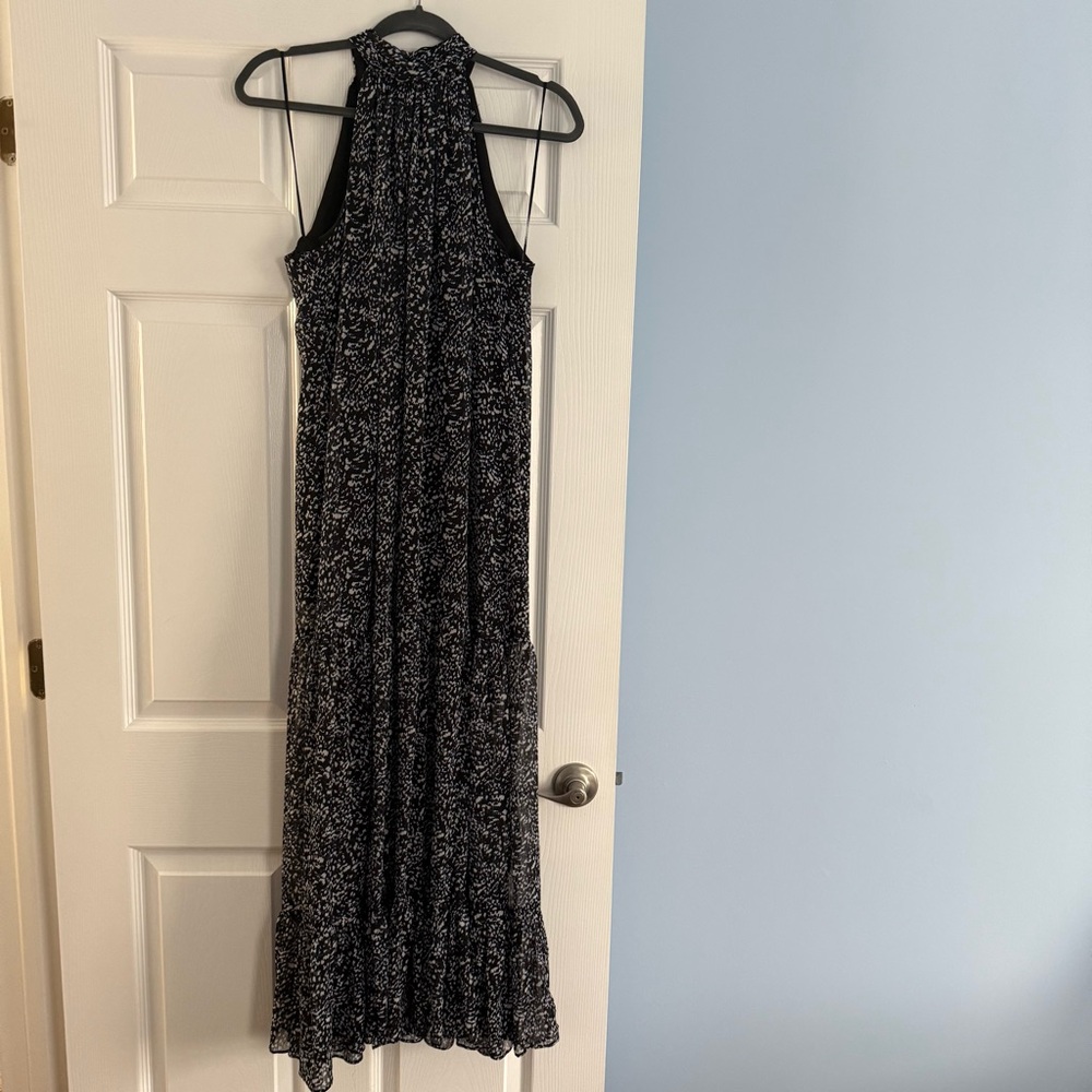 EXPRESS Printed High Neck Tie Back
Tiered Maxi Dress